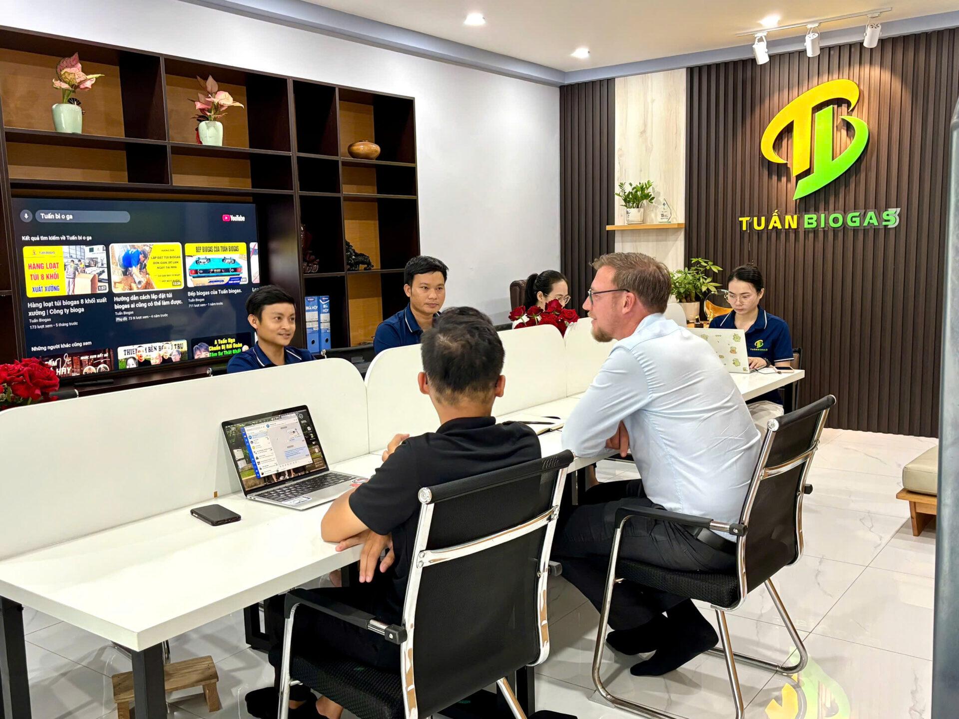 Vị trí lý tưởng để xây dựng hầm biogas mini, đảm bảo nền đất vững chắc và dễ dàng kết nối với nguồn thải.